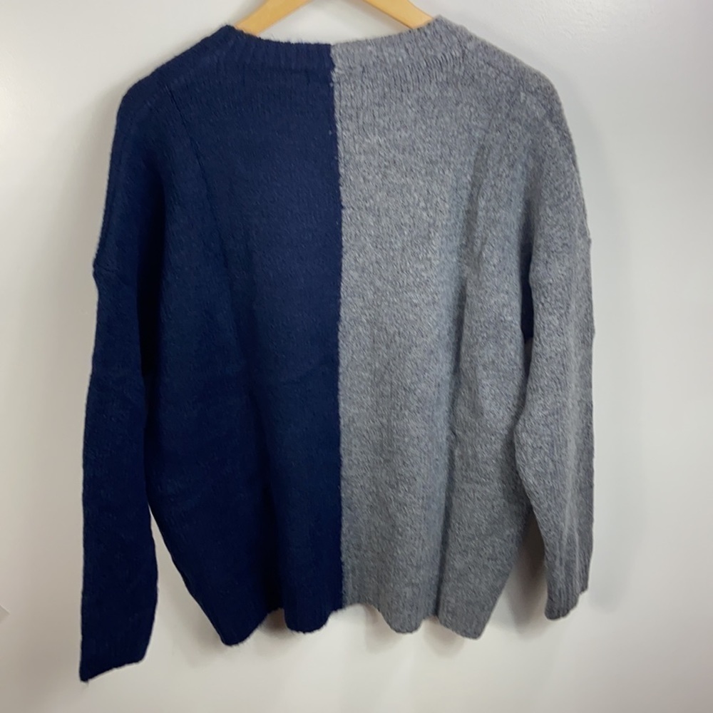 beautiful 2 toned sweater from Pinch - Picture 2 of 4